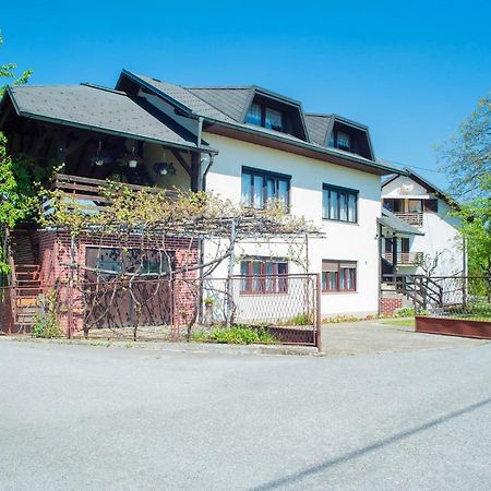 Cherry House Apartment สลูน ภายนอก รูปภาพ