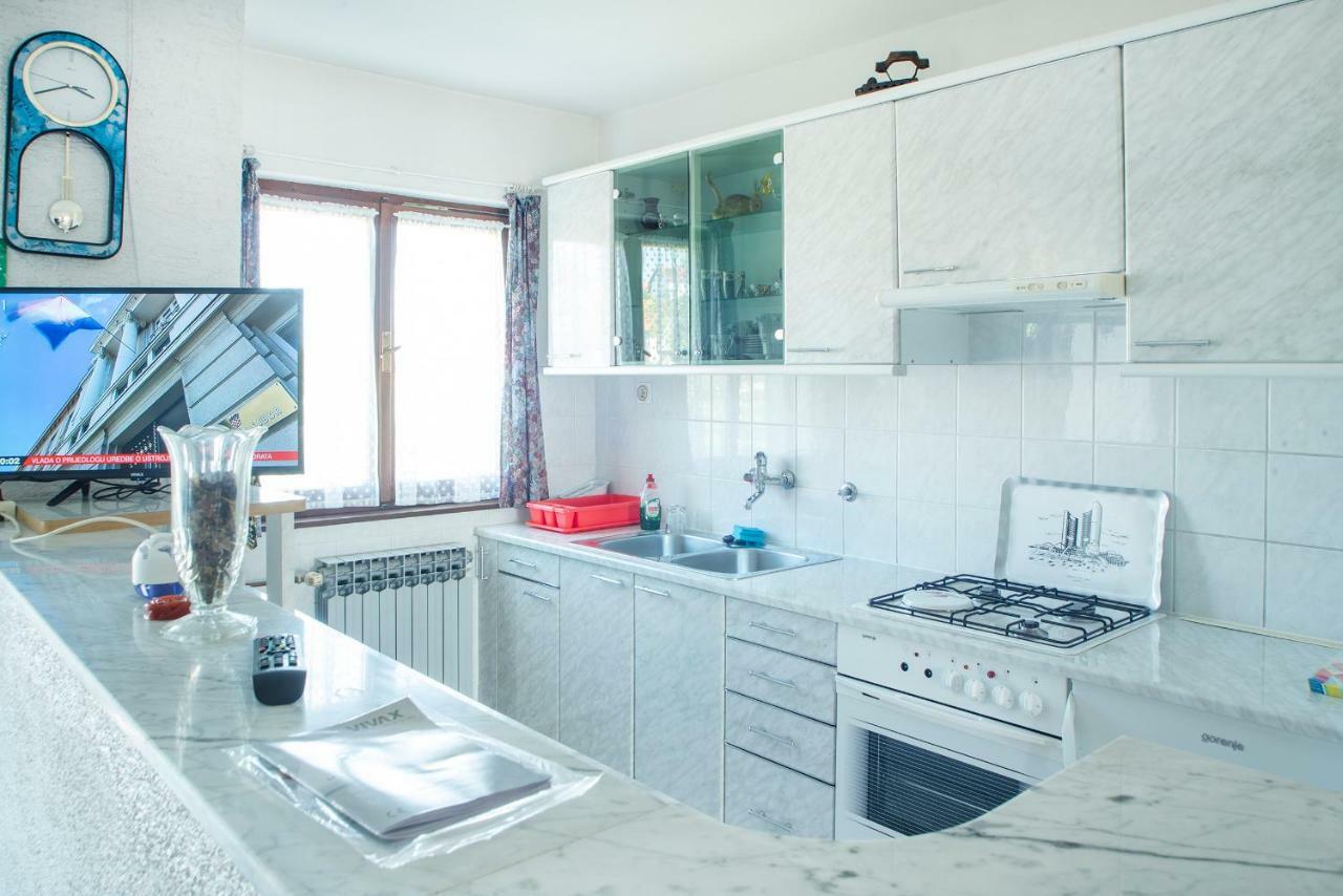Cherry House Apartment สลูน ภายนอก รูปภาพ